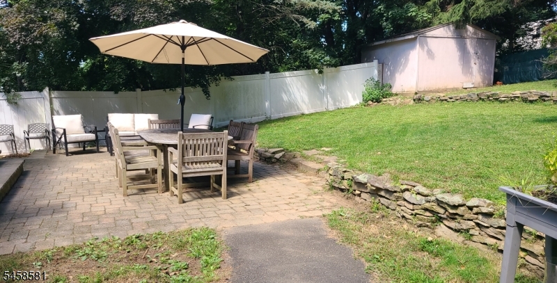 52 Hillside Ave Property Photo 28