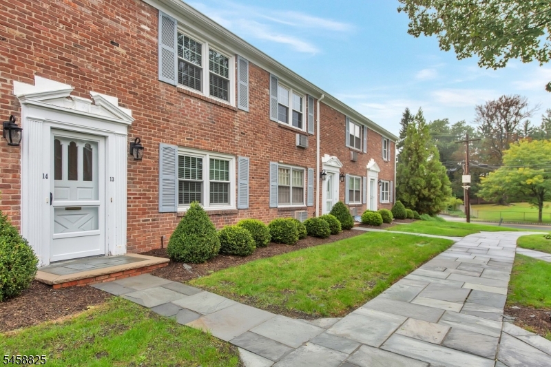 68 New England Ave 13 Property Photo 1