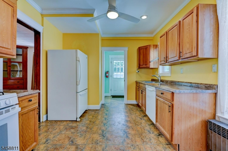 19 Eastern Ave Property Photo 12