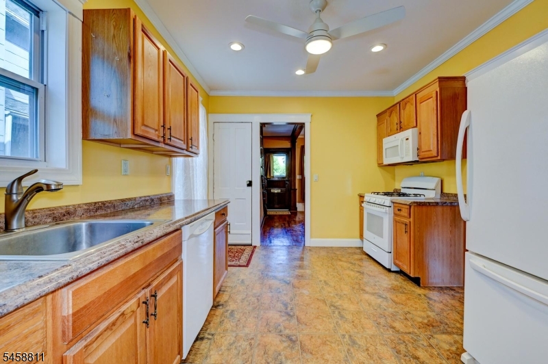 19 Eastern Ave Property Photo 14