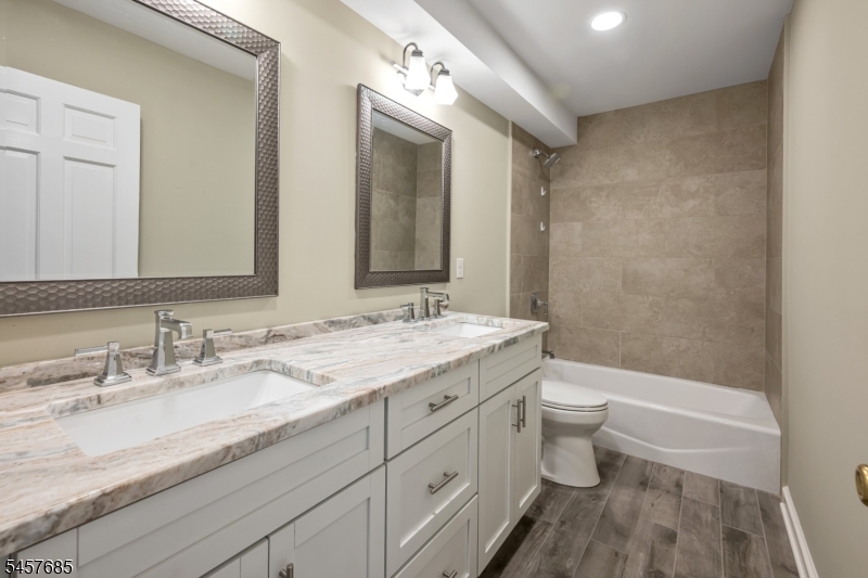 2 Glen Ave Property Photo 17