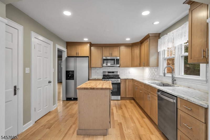 2 Glen Ave Property Photo 18