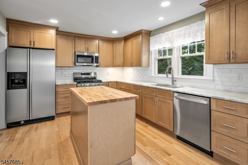 2 Glen Ave Property Photo 19