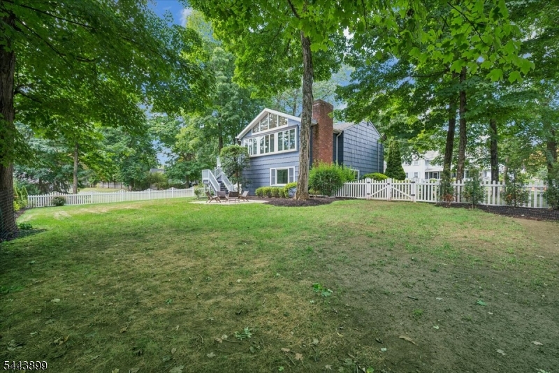29 Hillside Ter Property Photo 36