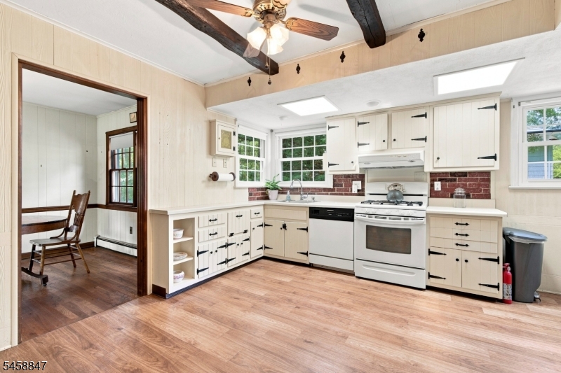 2 Mohican Trl Property Photo 10