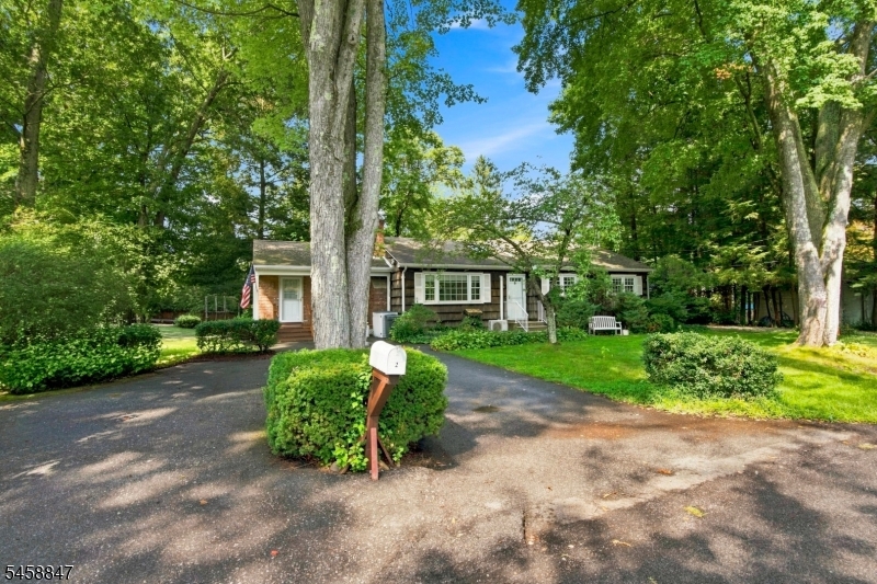 2 Mohican Trl Property Photo 11