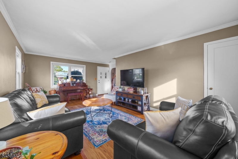 29 Larkspur Ln Property Photo 5