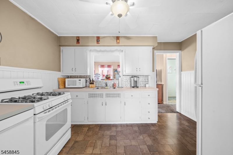 29 Larkspur Ln Property Photo 8