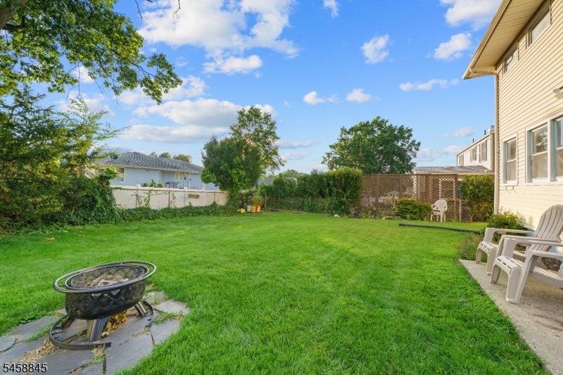 29 Larkspur Ln Property Photo 19