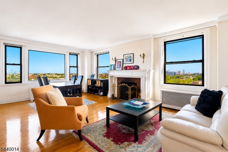 375 Mount Prospect Ave 7DE