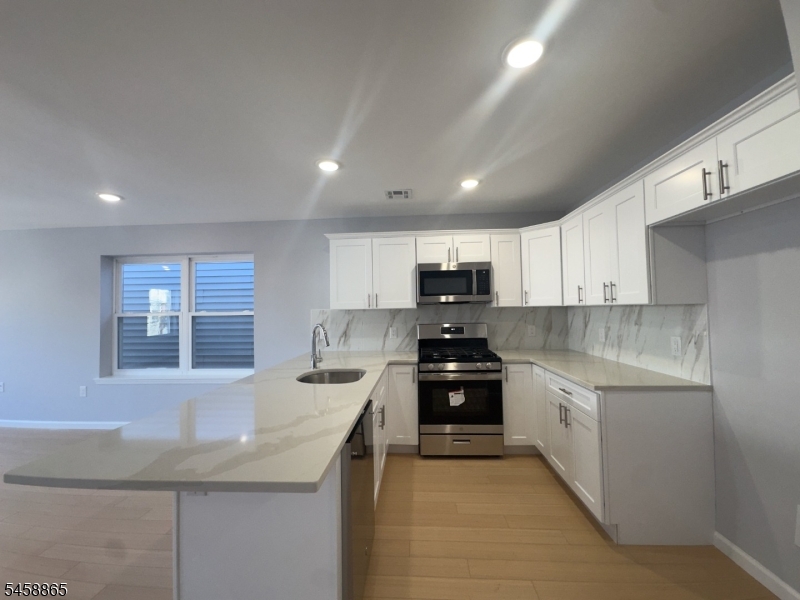 29 Isabella Ave Fl 2 Property Photo 1