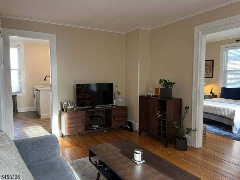 53 Budd St 1st Floor Property Photo 11