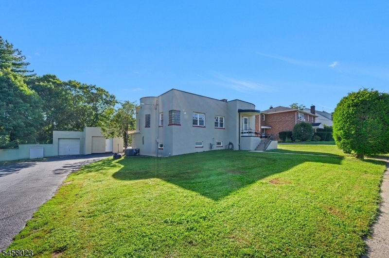 48 Elwood Ave Property Photo 2