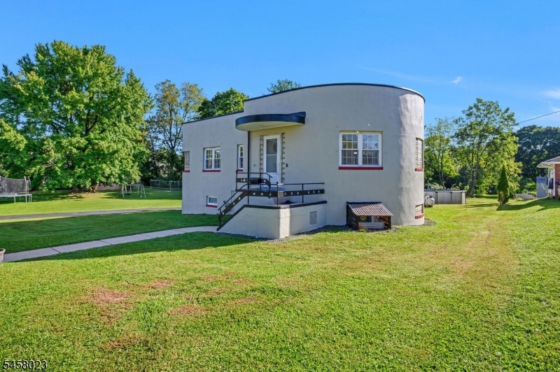 48 Elwood Ave Property Photo 3