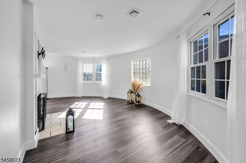 48 Elwood Ave Property Photo 4
