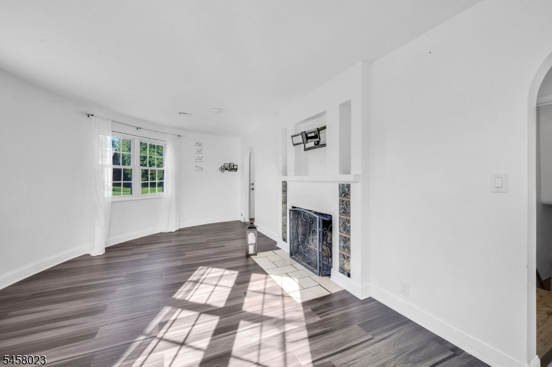 48 Elwood Ave Property Photo 5