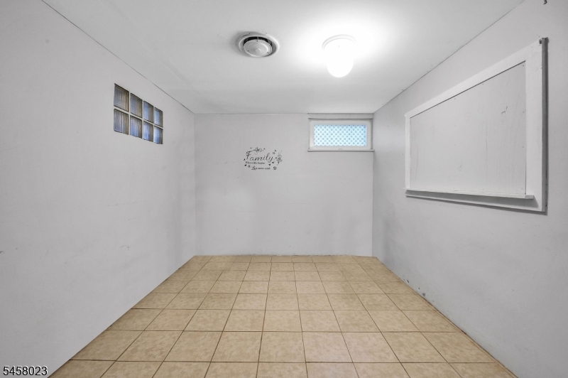 48 Elwood Ave Property Photo 19