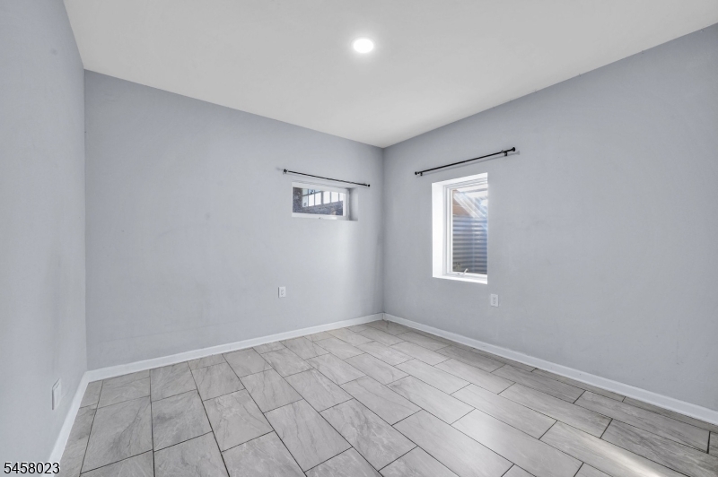 48 Elwood Ave Property Photo 20