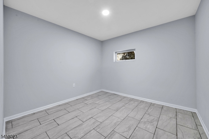48 Elwood Ave Property Photo 21