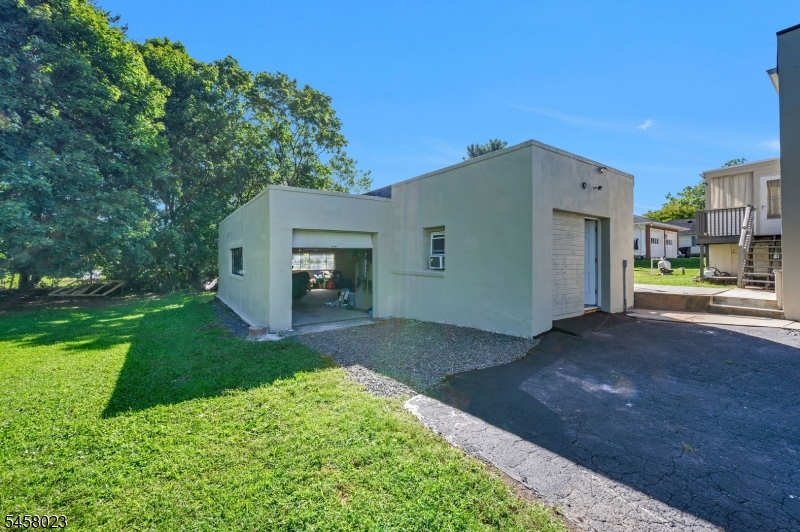 48 Elwood Ave Property Photo 32