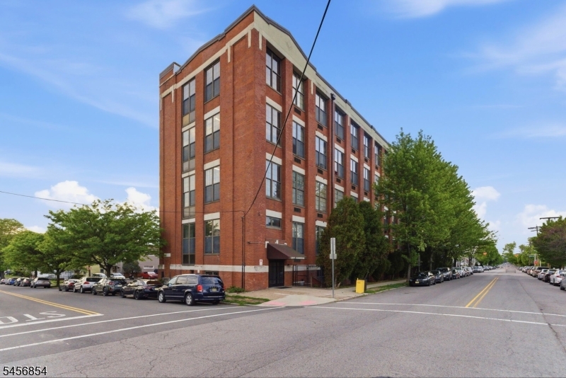 366 Trenton Ave 2e Property Photo 12