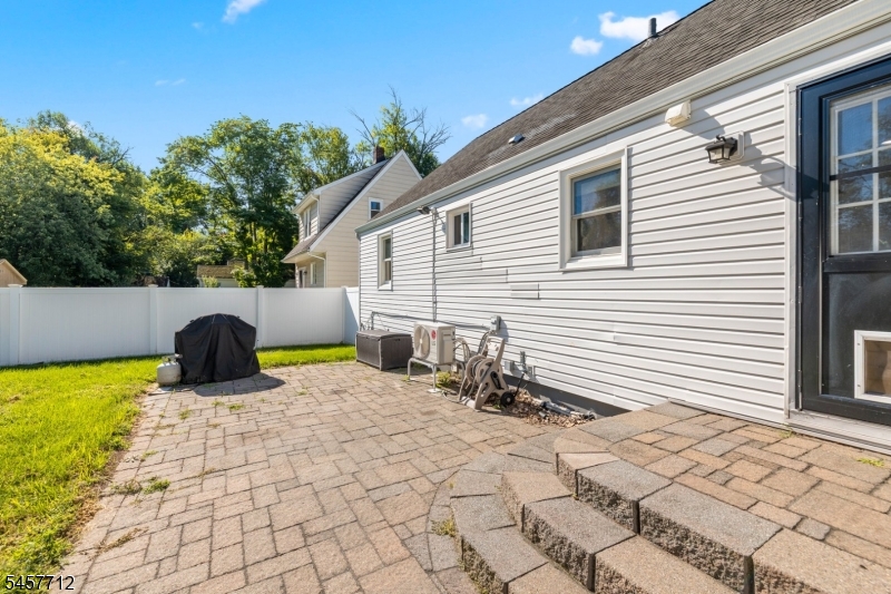 162 Harding Ave Property Photo 4
