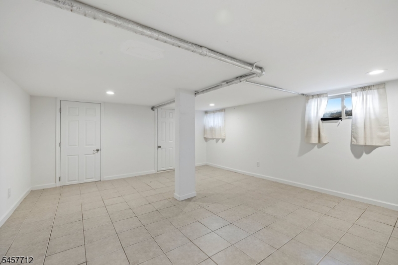162 Harding Ave Property Photo 21