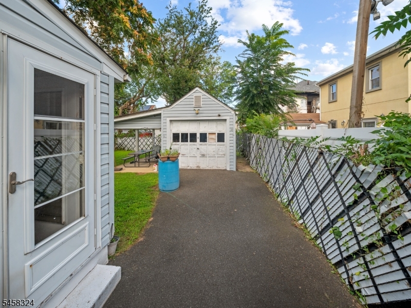 18 Emerson Ave Property Photo 23