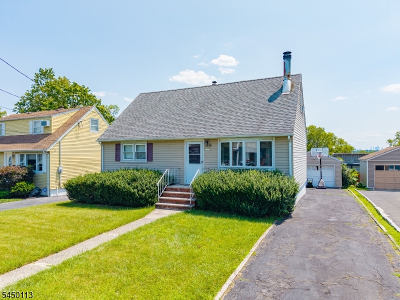 110 Patricia Pl Property Photo 1