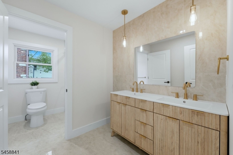 2209 Wood Ave Property Photo 11