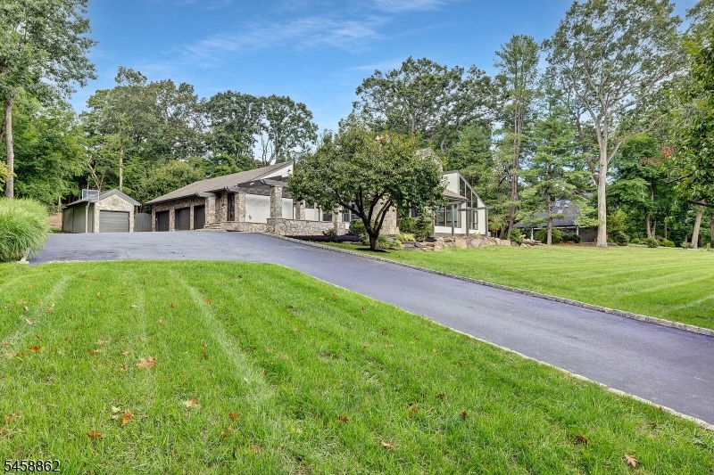 525 Johnston Dr Property Photo 4