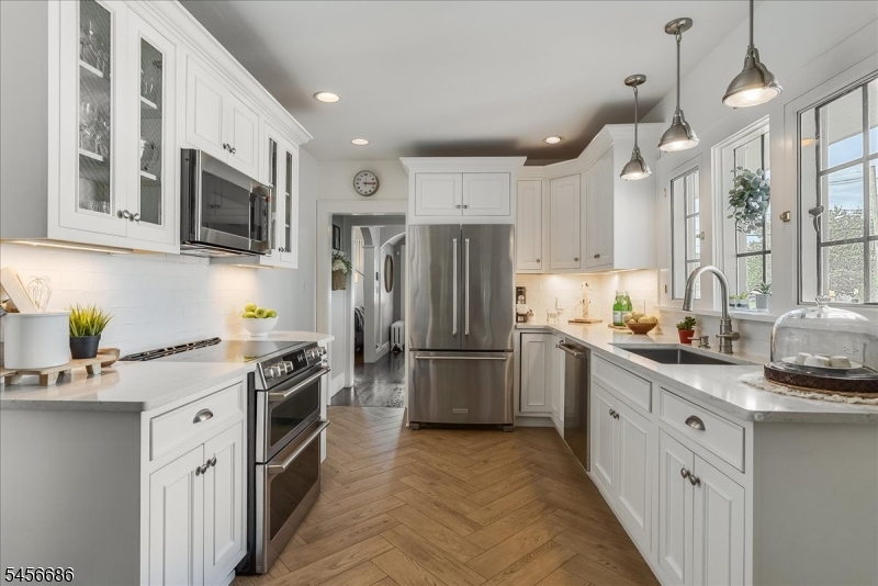 251 Tuttle Pkwy Property Photo 14