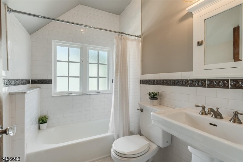 251 Tuttle Pkwy Property Photo 26