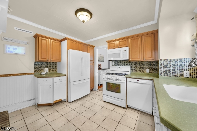 1245 Oakland Ave Property Photo 9