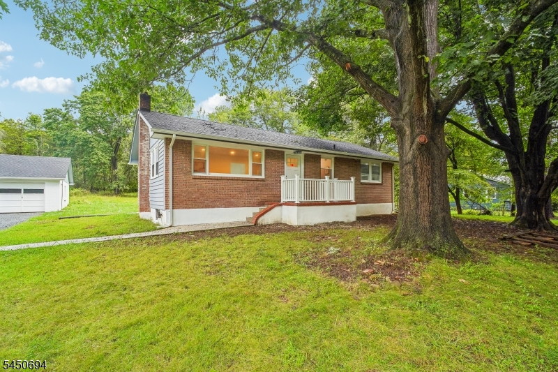 60 Flower Ave Property Photo 1