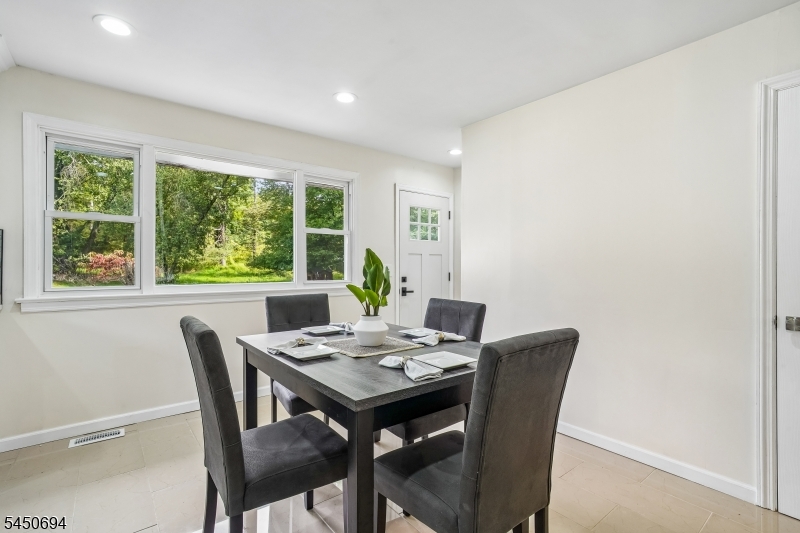 60 Flower Ave Property Photo 6
