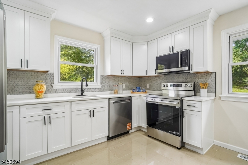 60 Flower Ave Property Photo 7