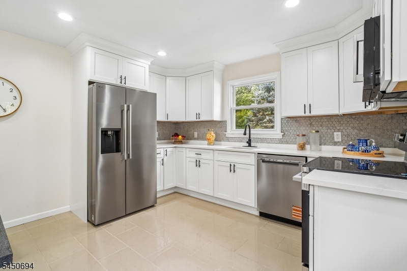 60 Flower Ave Property Photo 10