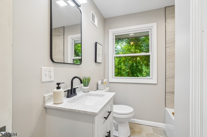 60 Flower Ave Property Photo 12