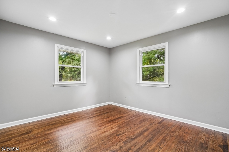 60 Flower Ave Property Photo 15