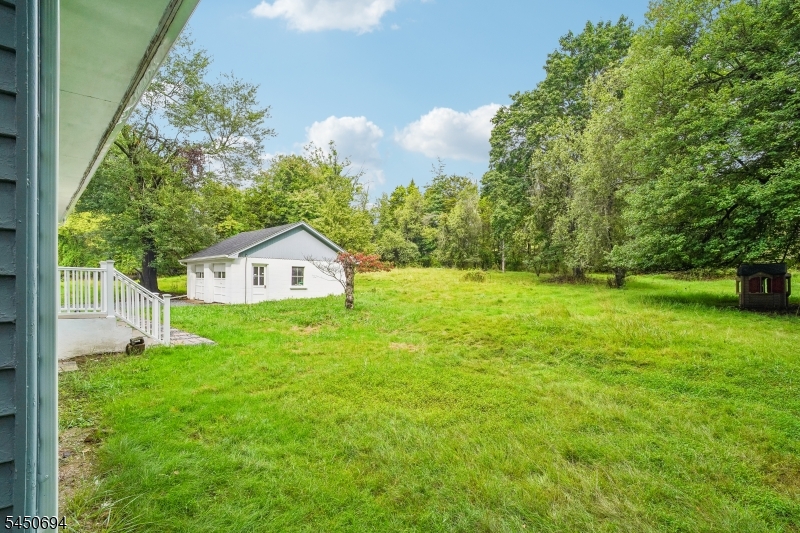 60 Flower Ave Property Photo 22