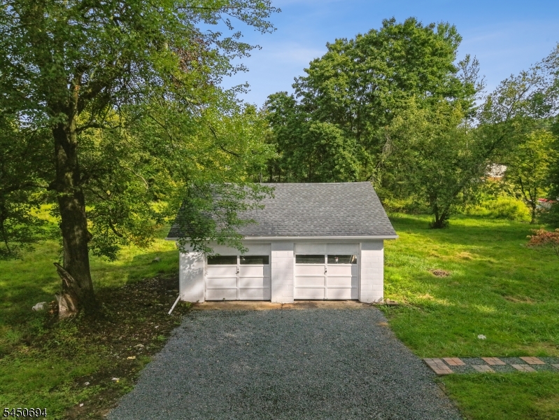 60 Flower Ave Property Photo 27