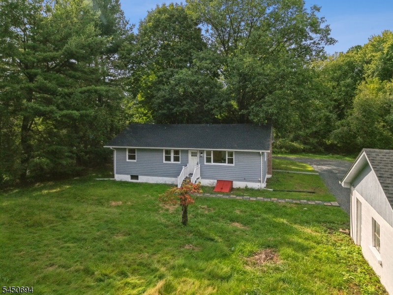 60 Flower Ave Property Photo 28