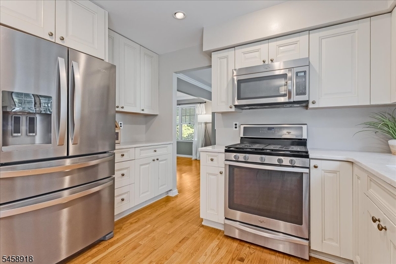 188 Sussex Ave Property Photo 10