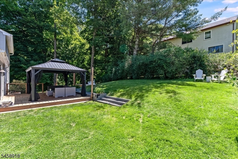 188 Sussex Ave Property Photo 17