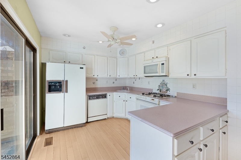 250 Ridgedale Ave 3 Property Photo 4