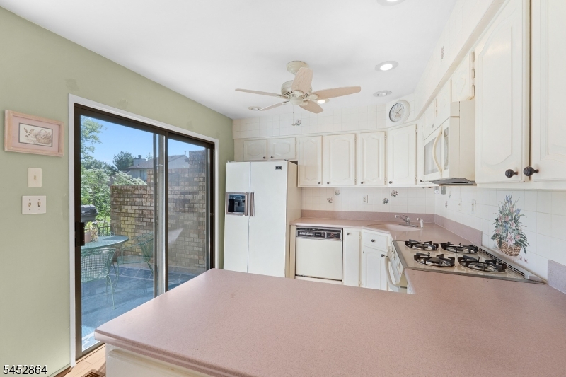 250 Ridgedale Ave 3 Property Photo 6