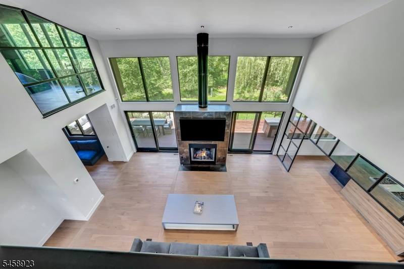 176 Edson Ter Property Photo 4