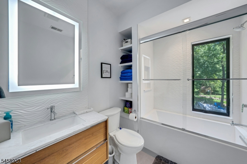 176 Edson Ter Property Photo 22
