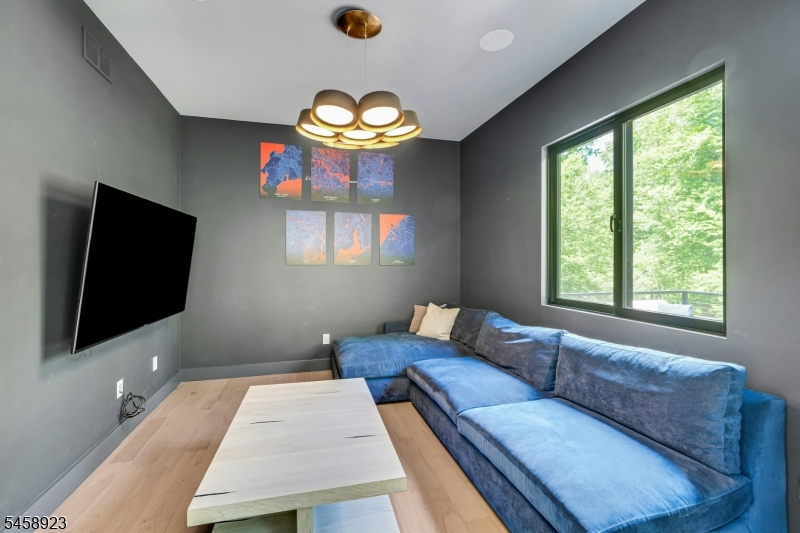 176 Edson Ter Property Photo 25